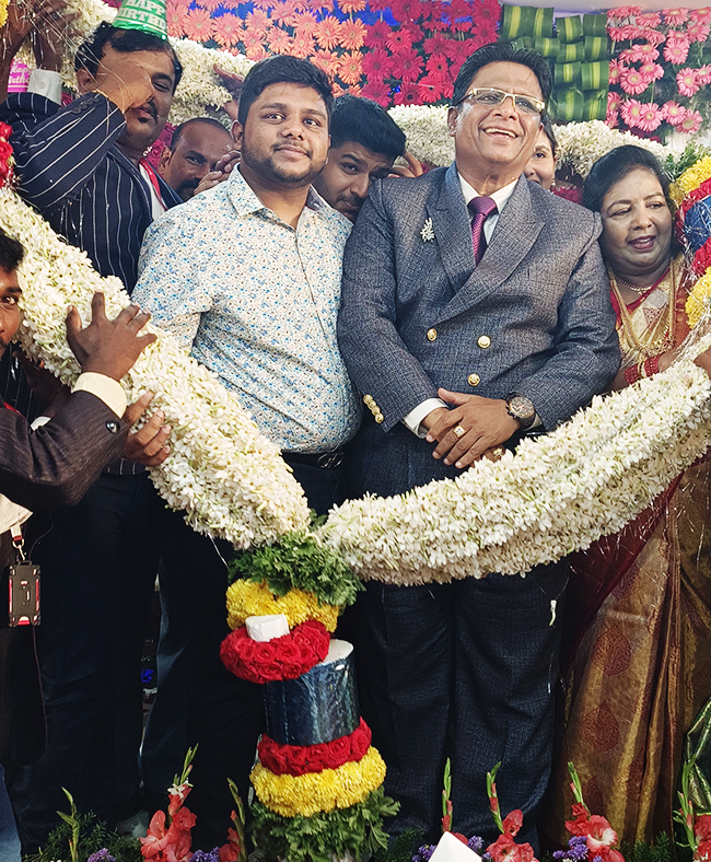 Large gathering join in celebrating the Birthday 2022 of Bro Andrew Richard with grandnuer at Prayer Centre, Budigere in Bangalore on July 17th along with large devotees and members of Grace Ministry.